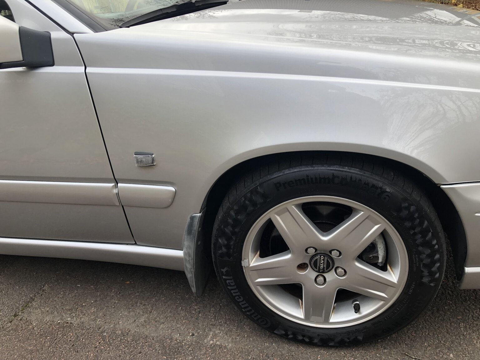 Exteriörbild på 1998 Volvo V70 R AWD