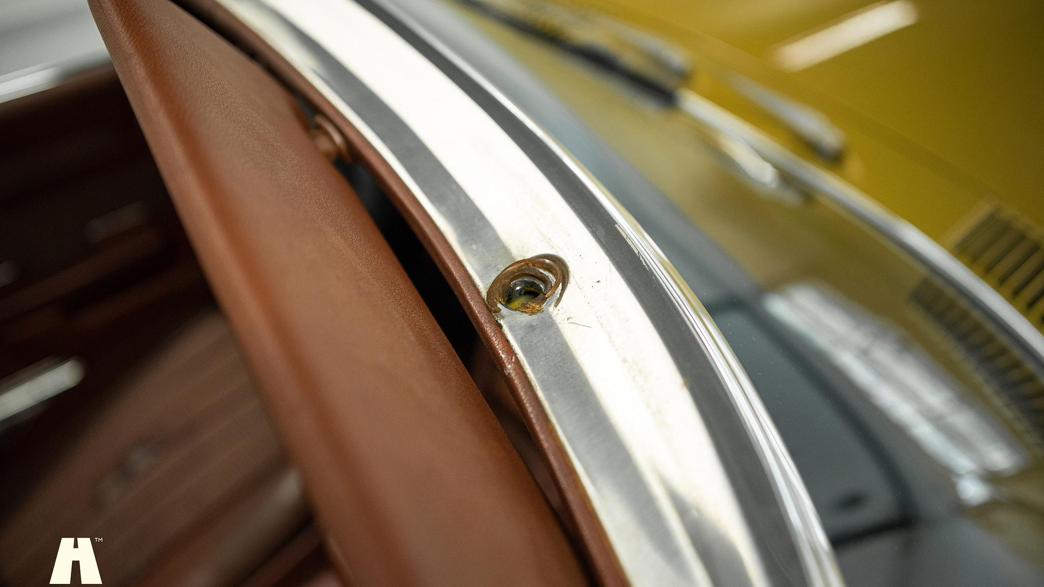 Exterior image of 1975 Mercedes SL 350