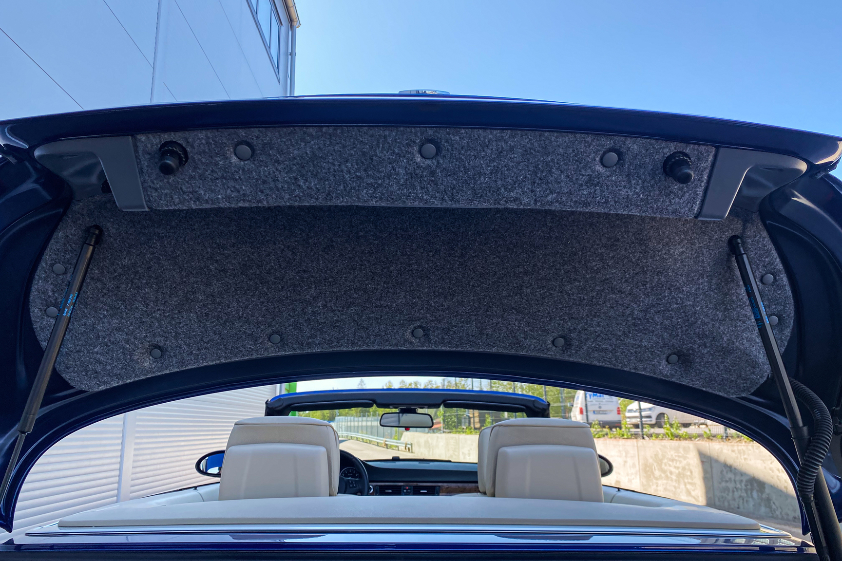 Interior image of 2007 BMW 335i Cabriolet (44)