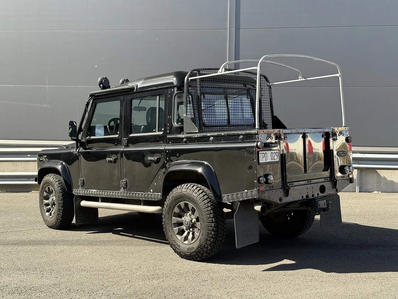 Aussenfoto 2000 Land Rover Defender 110 Tomb Raider (52)