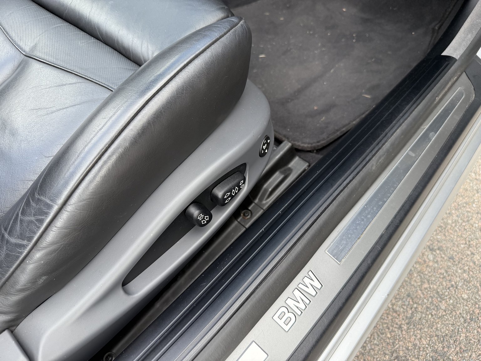 Interior image of 2004 BMW 645Ci Convertible