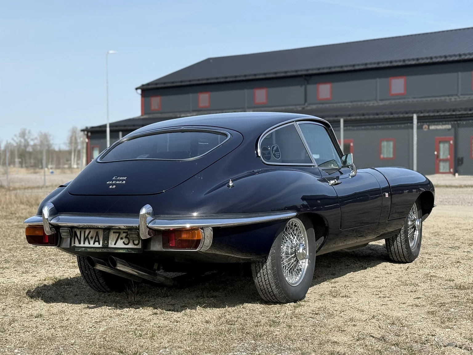 Exteriörbild på 1969 Jaguar E-Type 4.2 Coupe (19)