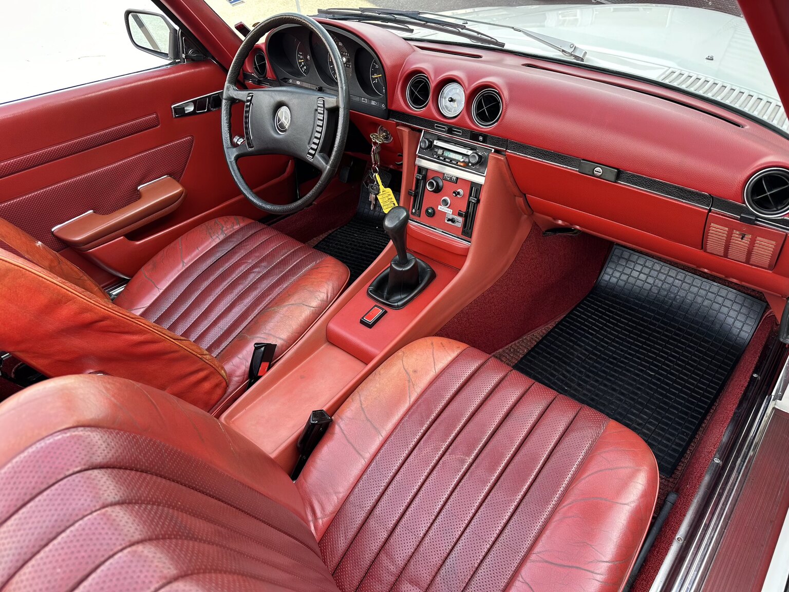Innenraumfoto von 1972 Mercedes-Benz 350 SL