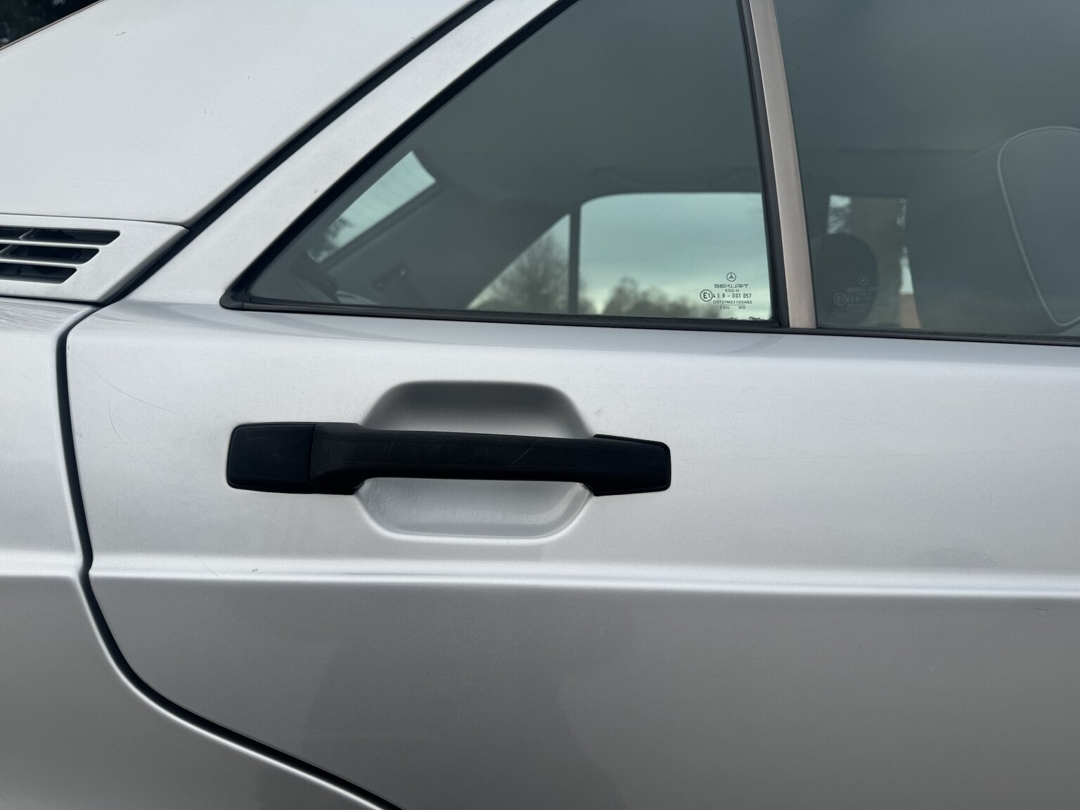 Exterior image of 1992 Mercedes-Benz 190 D