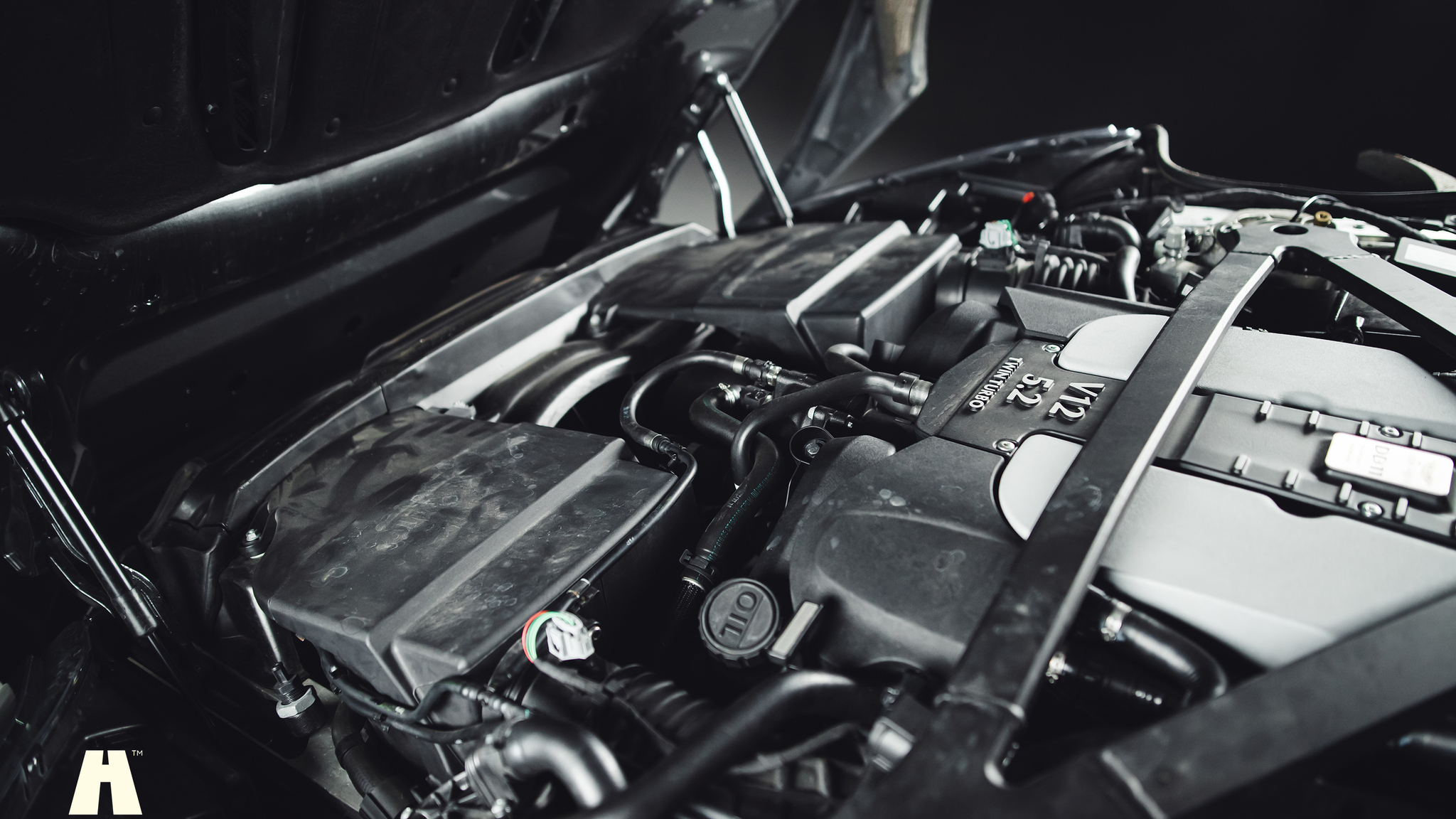 Image of 2019 Aston Martin DB11 AMR (17) mechanics