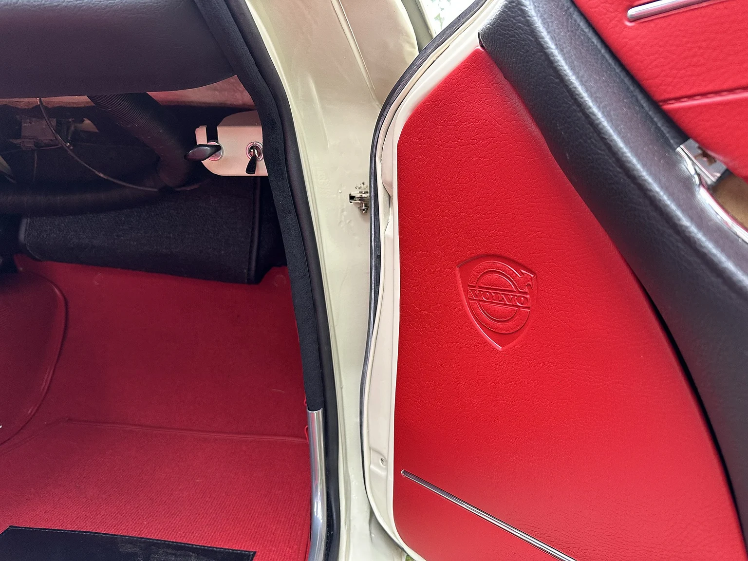 Interior image of 1964 Volvo P1800S (33)