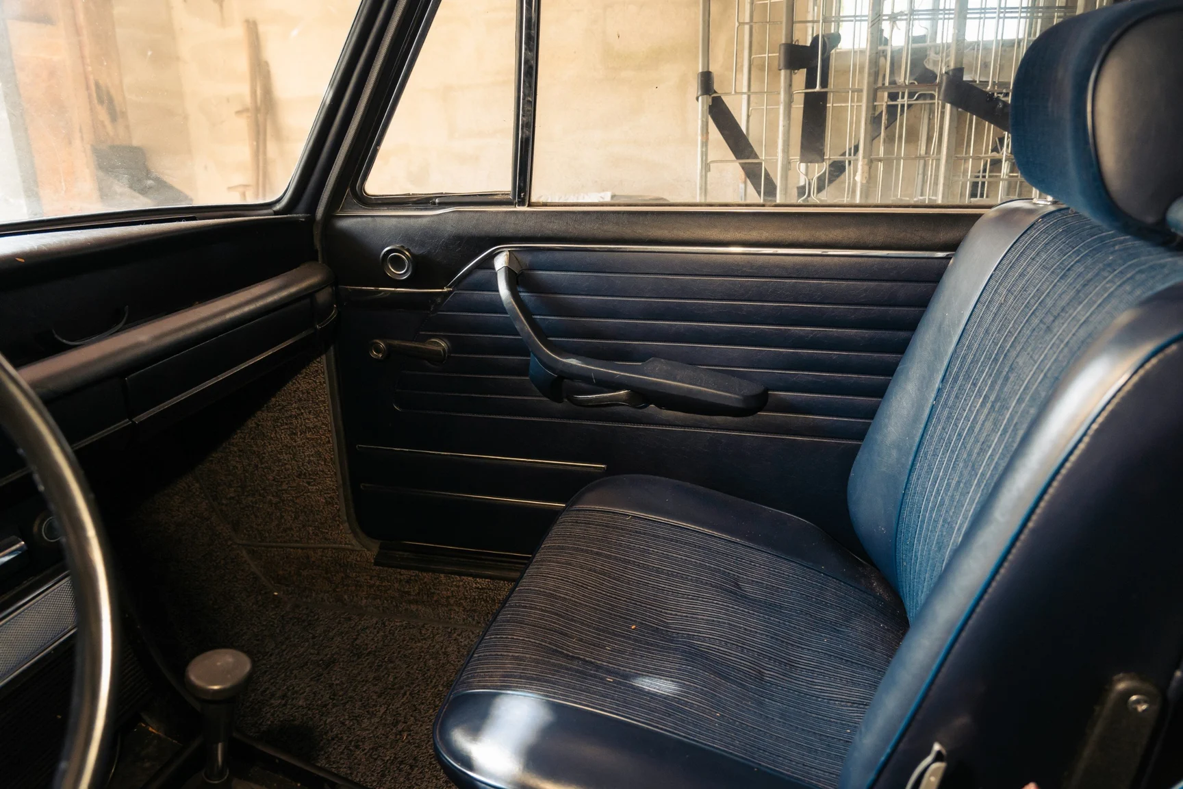 Interior image of 1973 BMW 1802 (24)