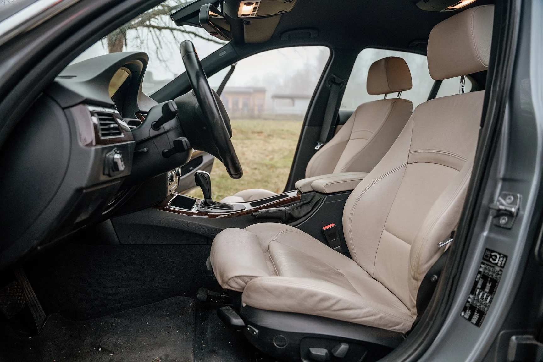 Interiörbild 2010 BMW 325i Sedan (5)