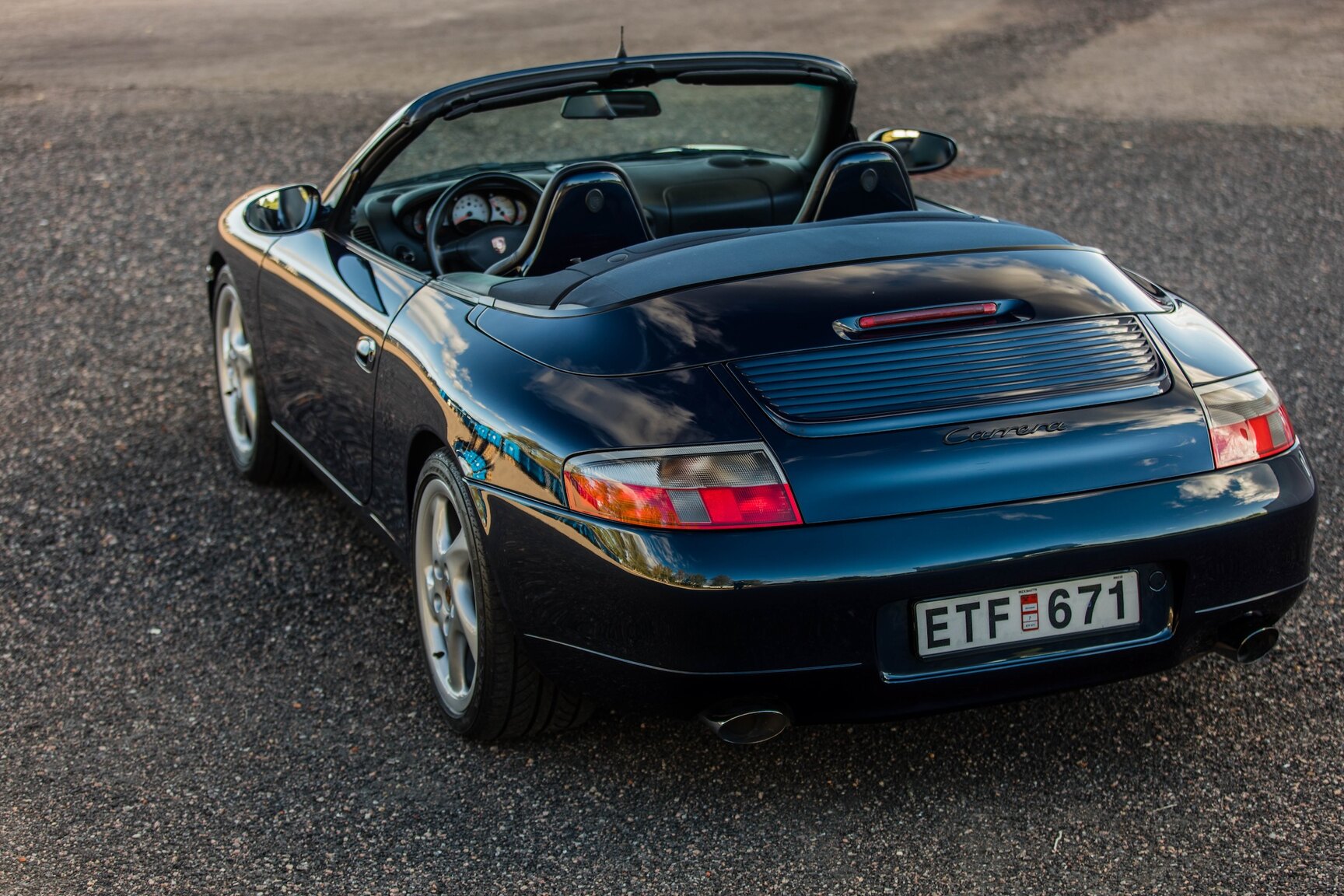 Exteriörbild på 1999 Porsche 911 Carrera Cabriolet