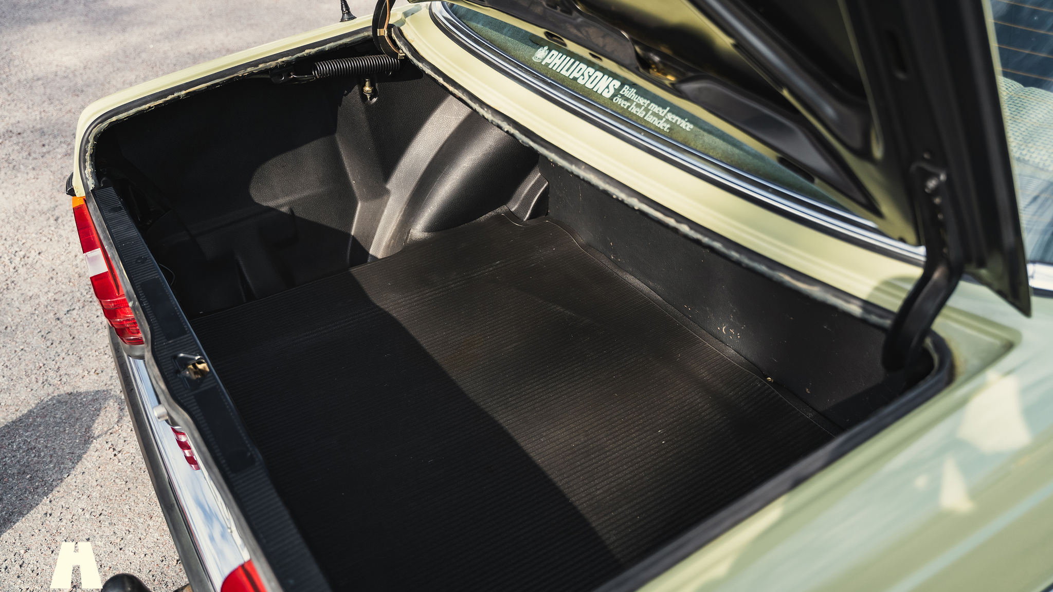 Interior image of 1979 Mercedes Benz 230