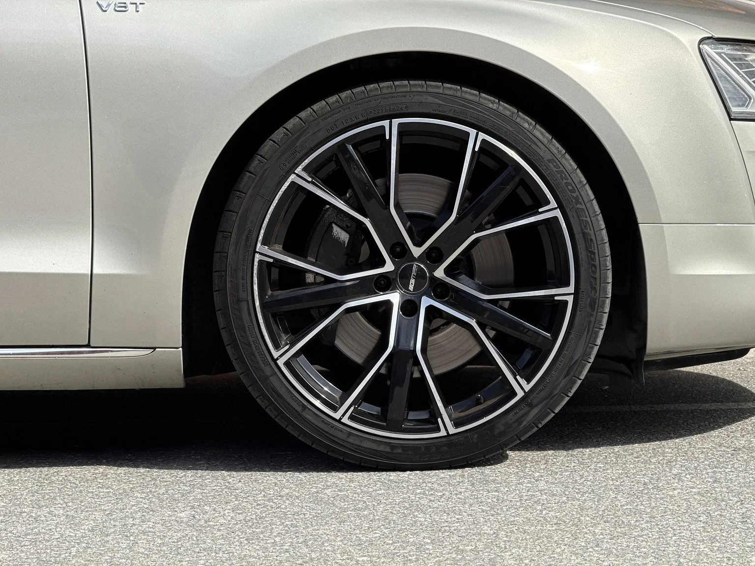 Exteriörbild på 2014 Audi A8 4.0 TFSI (73)