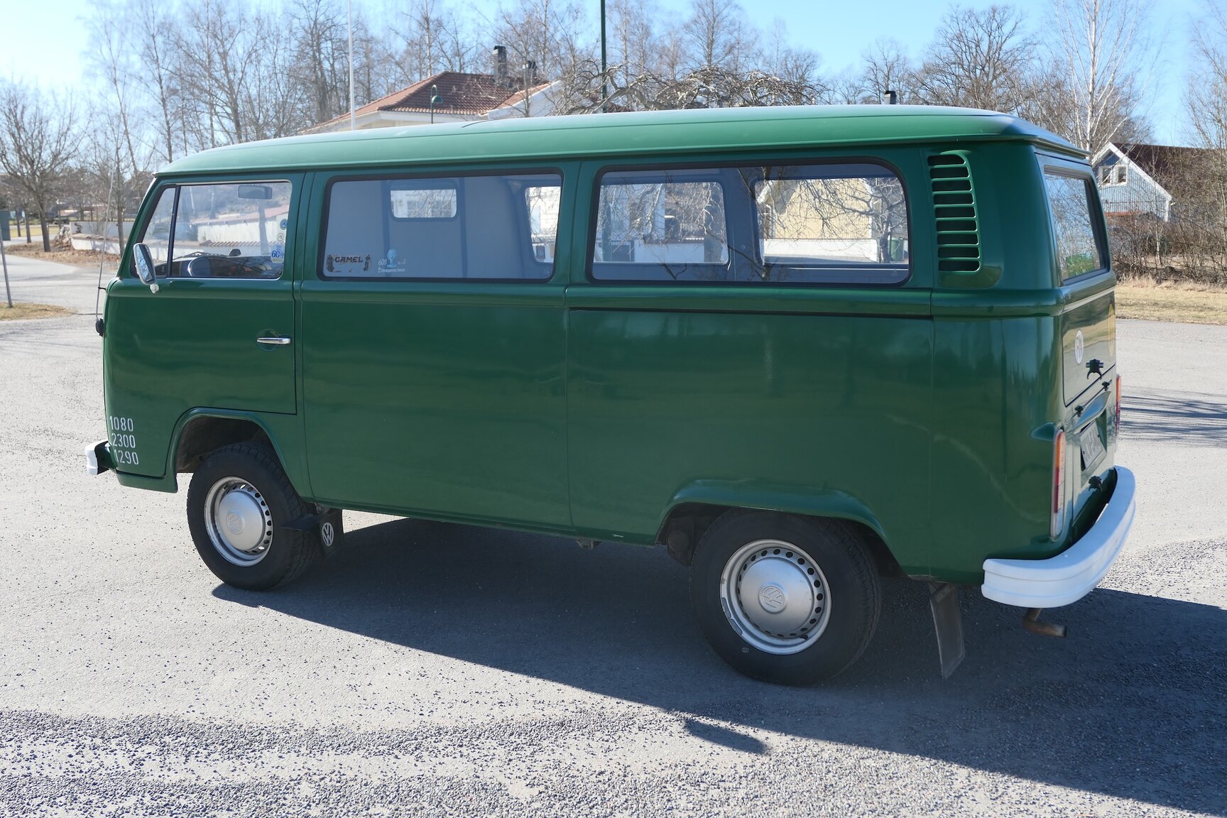 Exteriörbild på 1975 Volkswagen Transporter 1600 Minibuss