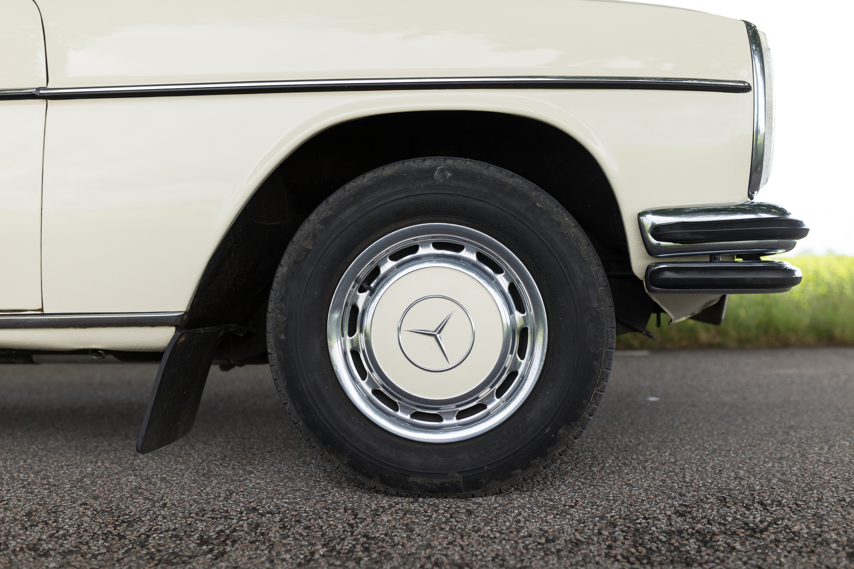 Aussenfoto 1971 Mercedes 250 C
