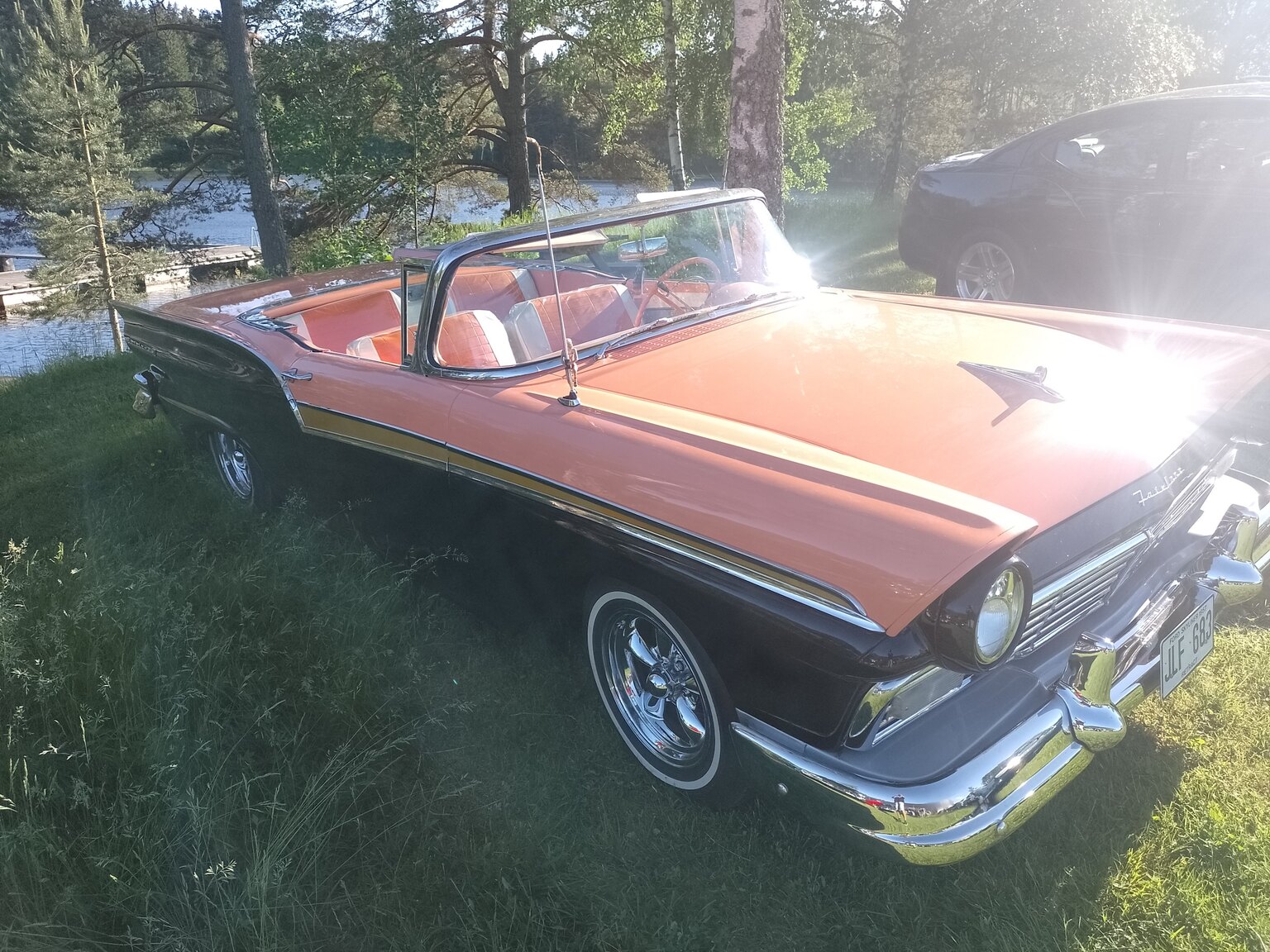 Exterior image of 1957 Ford Fairlane 500 Skyliner Retract