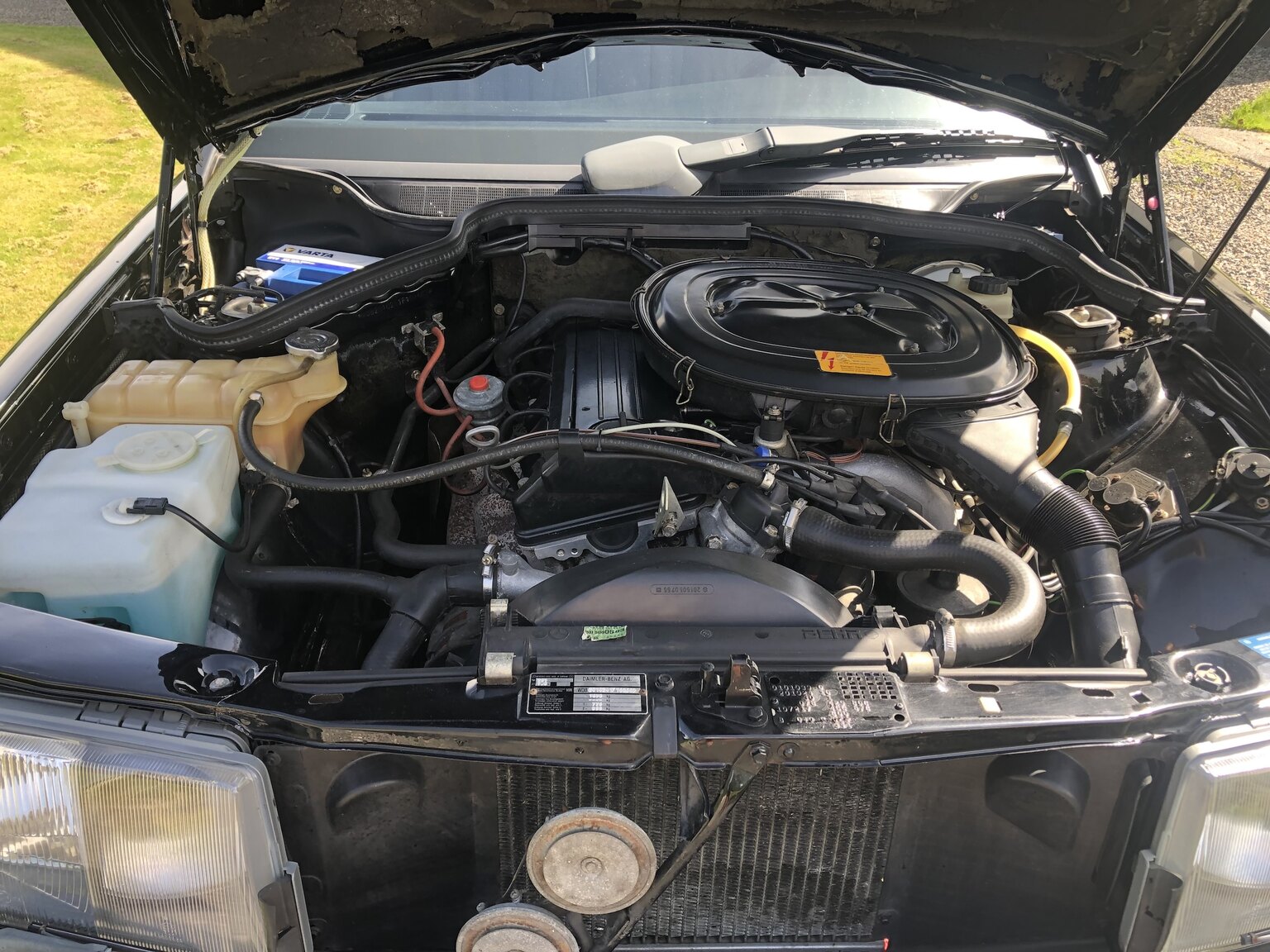 Image of 1986 Mercedes-Benz 190E mechanics