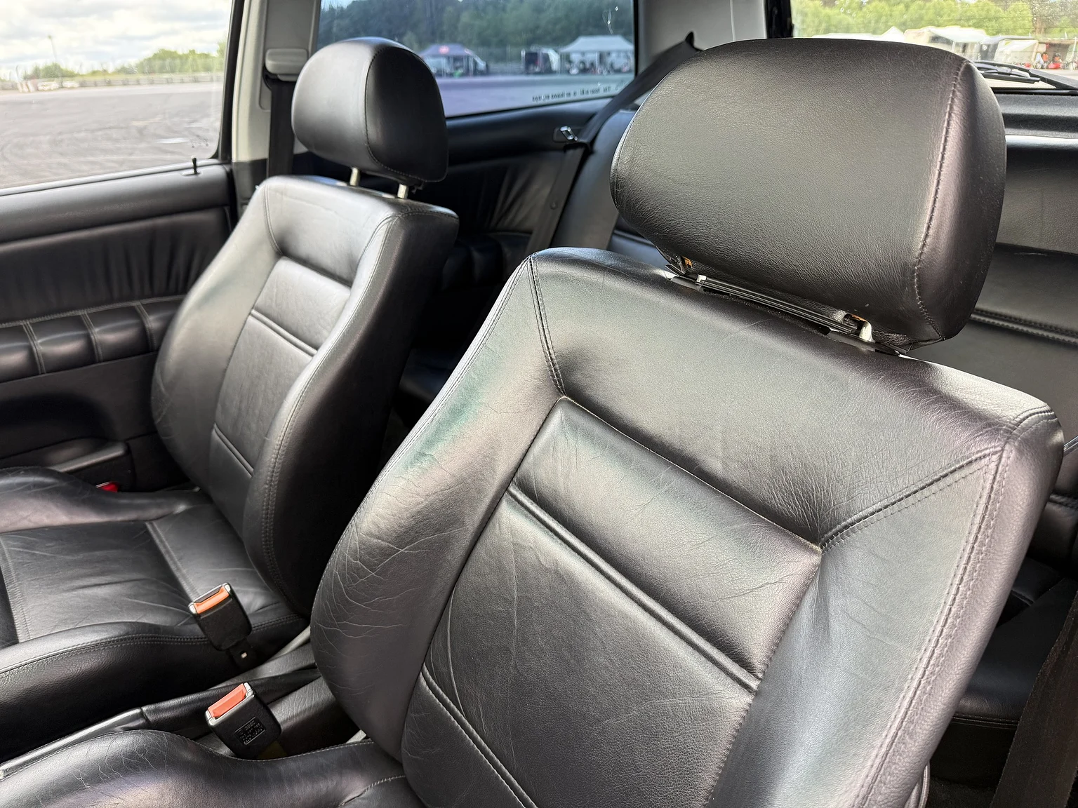 Innenraumfoto von 1994 Volkswagen Golf 3-door VR6 (6)