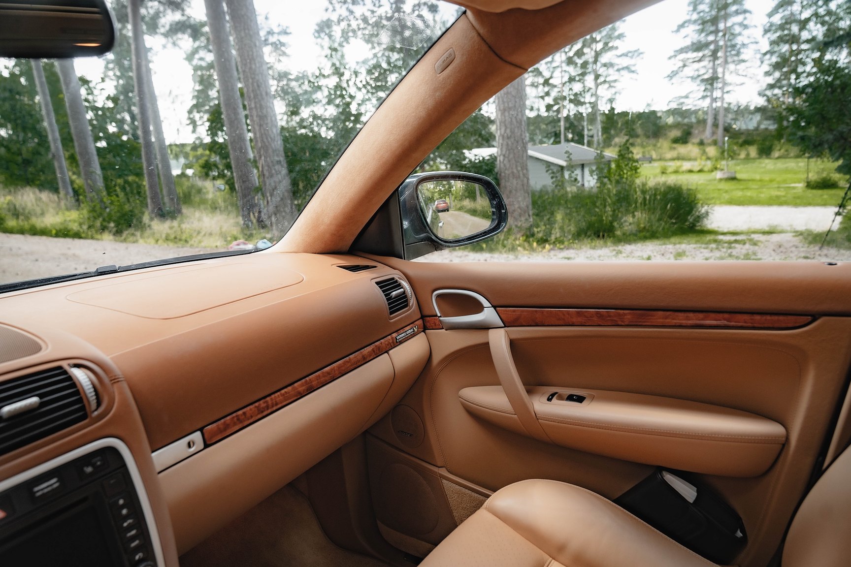 Interior image of 2005 Porsche Cayenne Turbo WLS