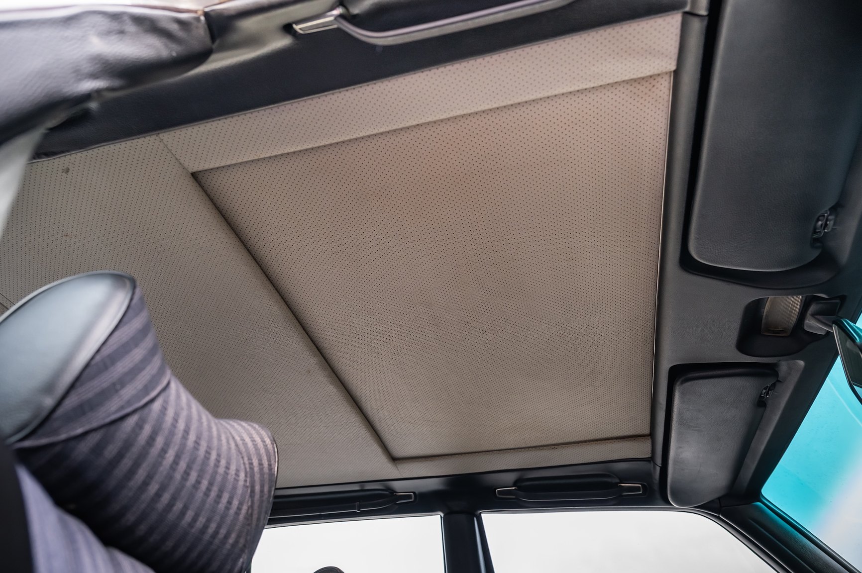 Interior image of 1975 Mercedes-Benz 280 SE 