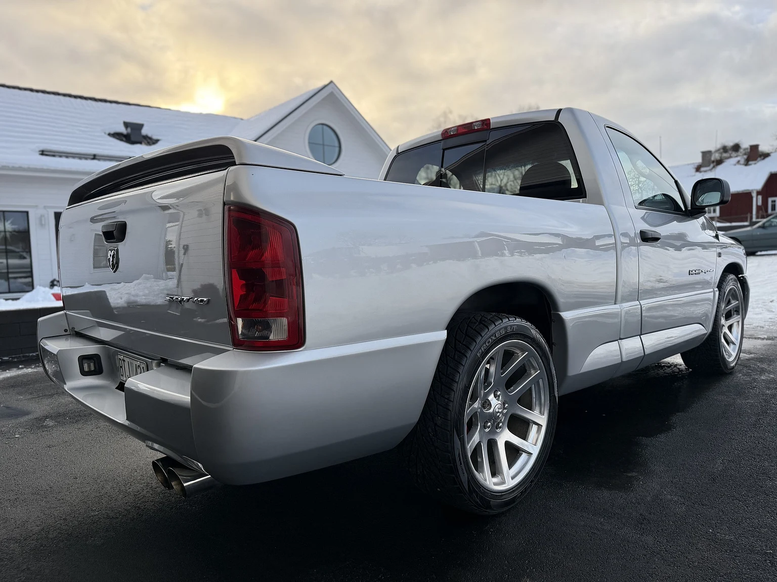 Exterior image of 2005 Dodge RAM SRT-10 Regular Cab Manual  (32)