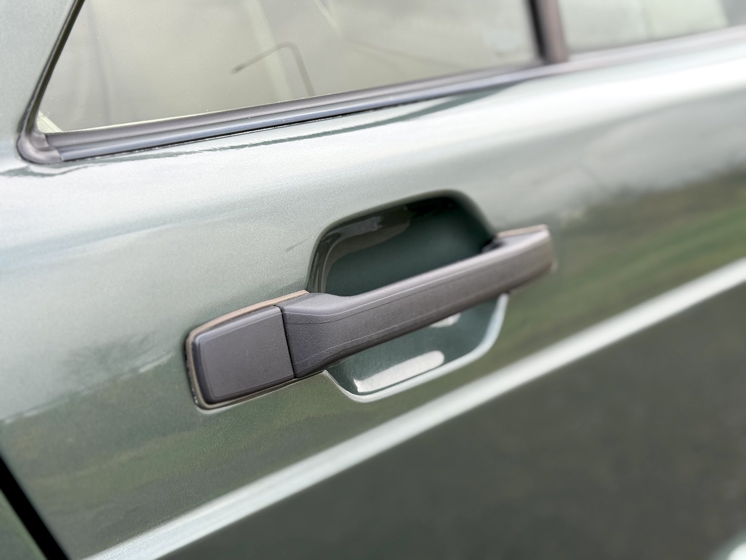 Exterior image of 1989 Mercedes-Benz 190 E