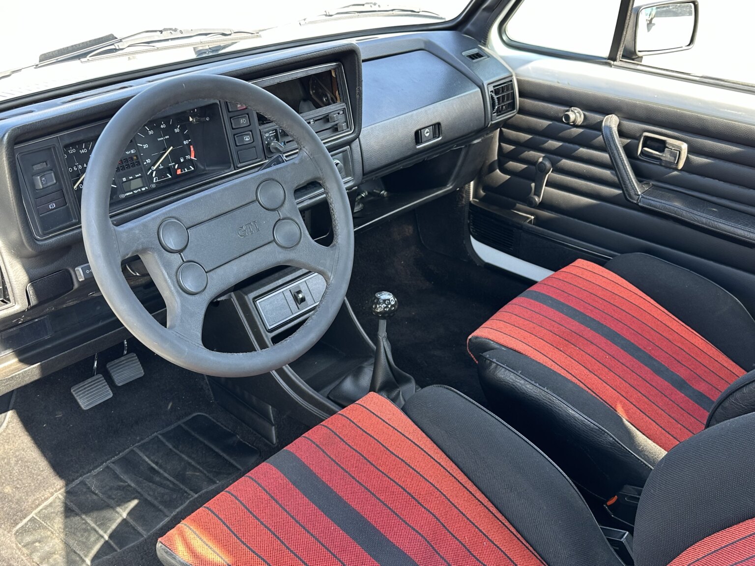 Interiörbild 1984 Volkswagen Golf GTI 