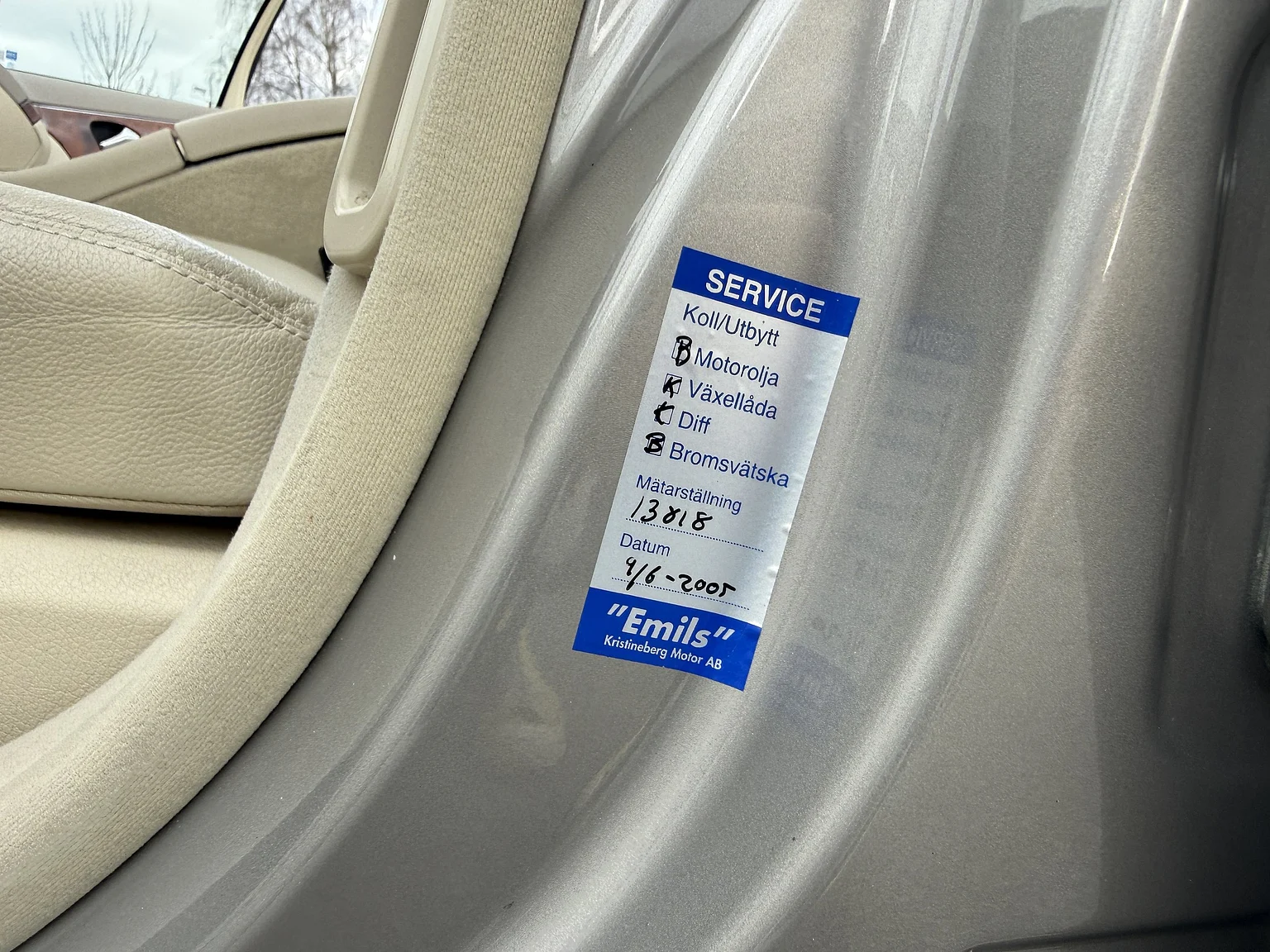 Interior image of 2004 Mercedes-Benz E 500 7G-Tronic (26)