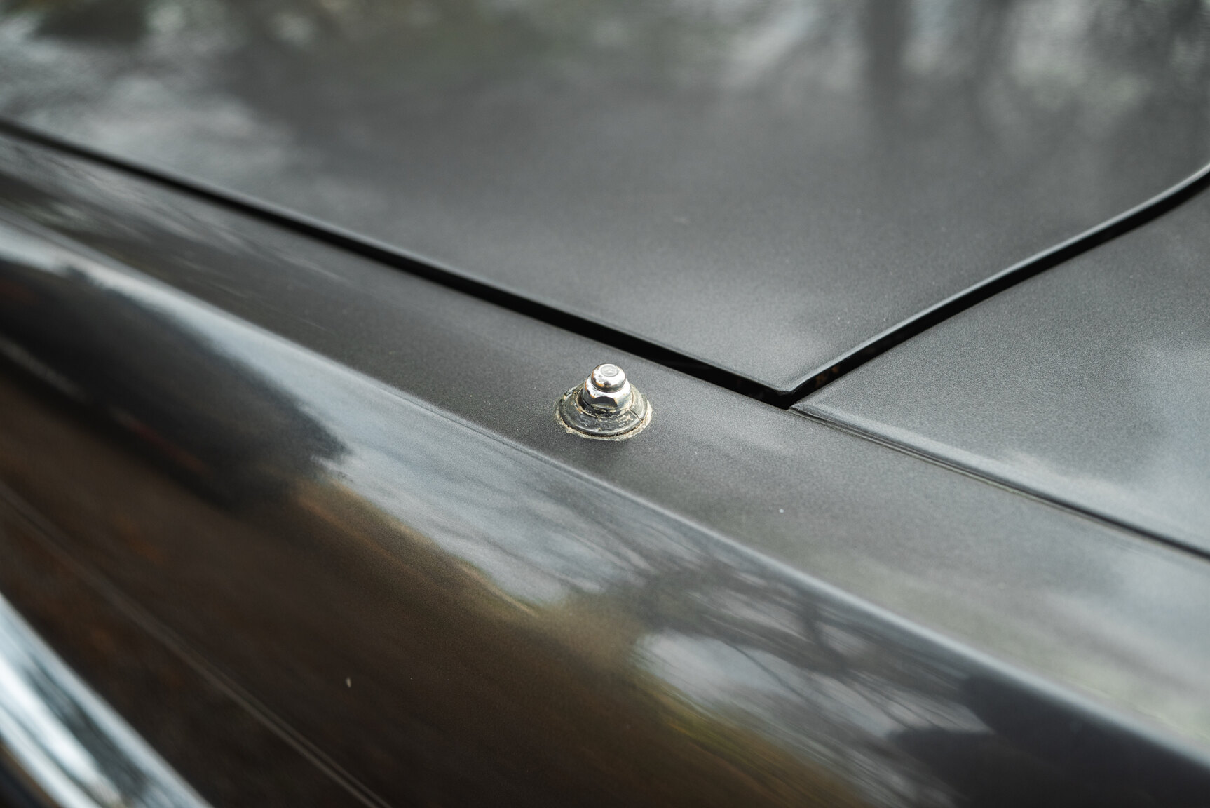Exterior image of 1988 Jaguar XJ Sovereign