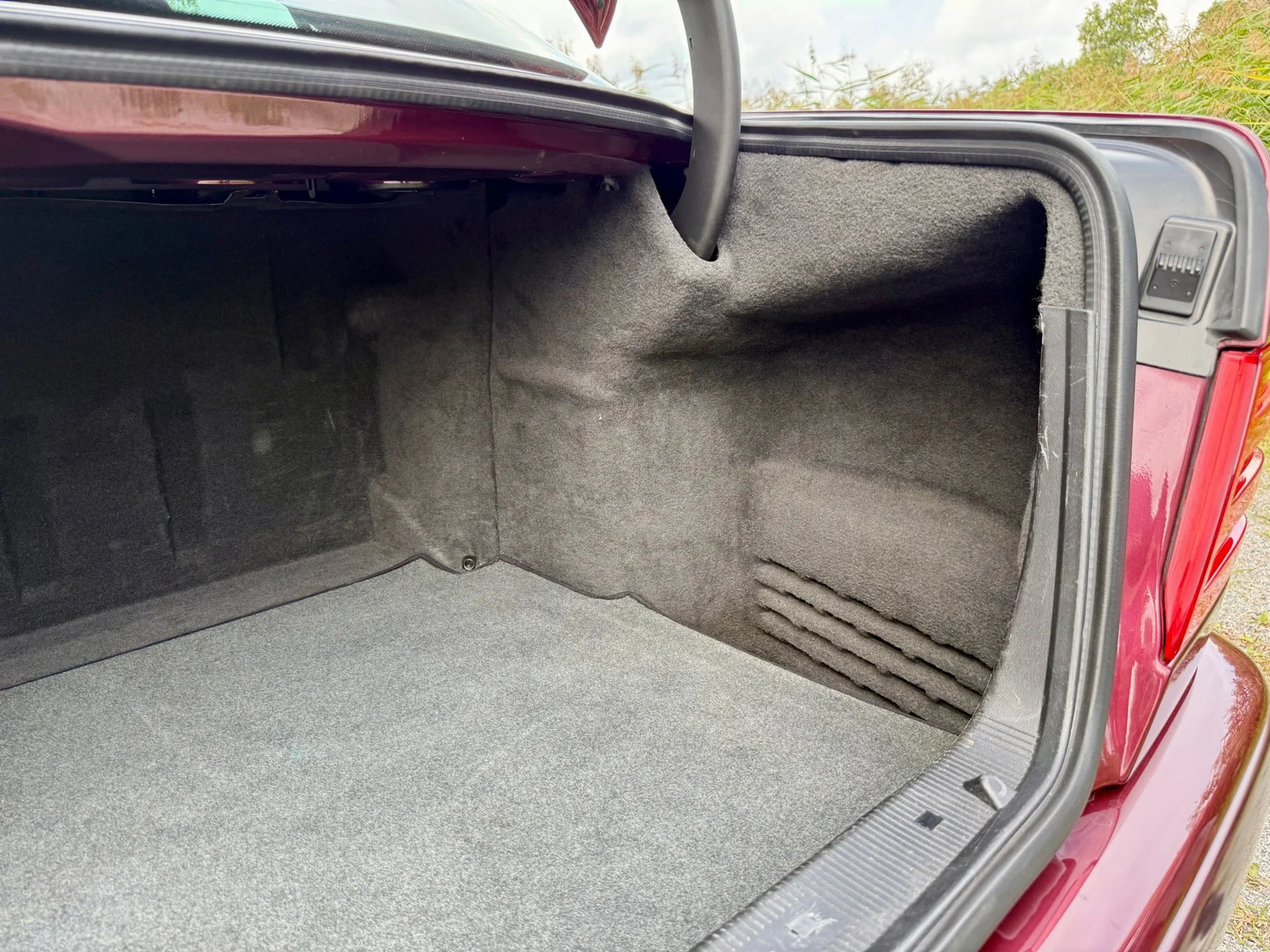 Innenraumfoto von 1997 Mercedes-Benz E 290 TD (85)