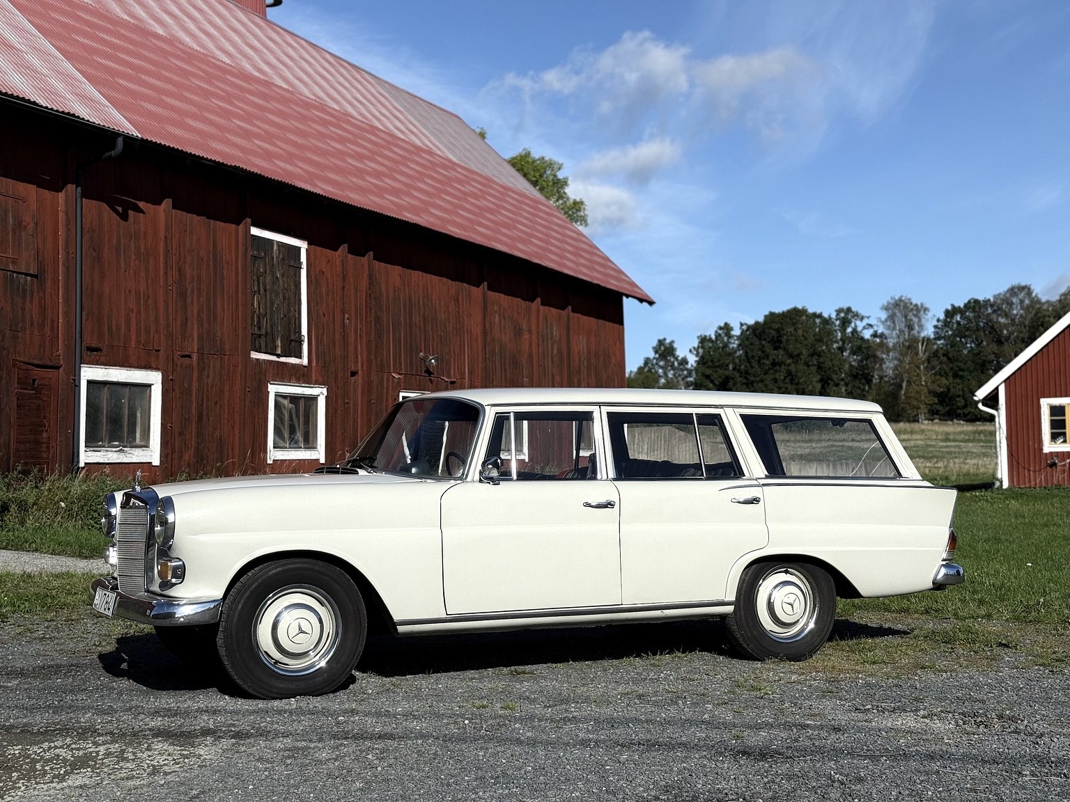 Exteriörbild på 1967 Mercedes-Benz 200D Safari