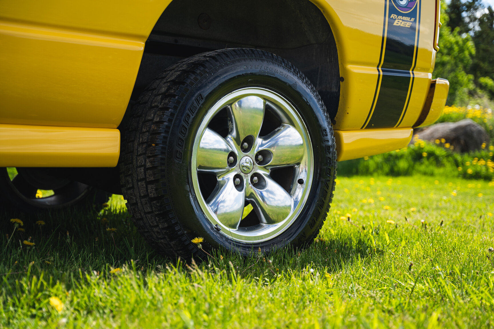 Exteriörbild på 2005 Dodge Ram 1500 Bumble Bee