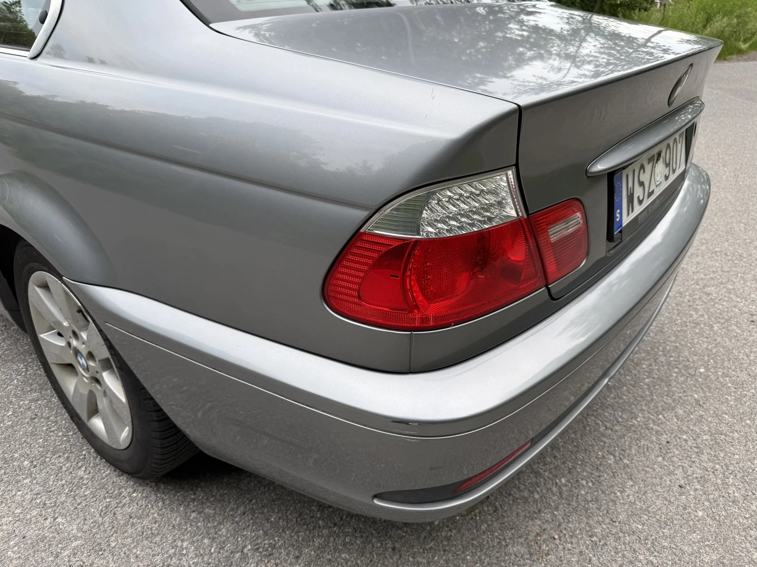 Exterior image of 2005 BMW 320Ci (41)