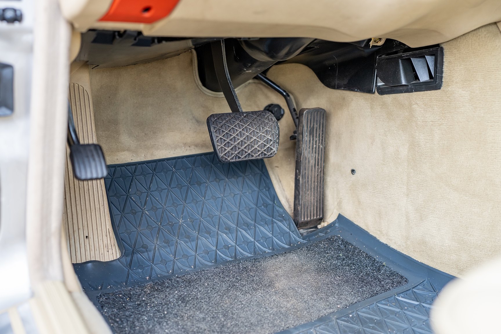 Interiörbild 1992 Mercedes-Benz 300 CE-24