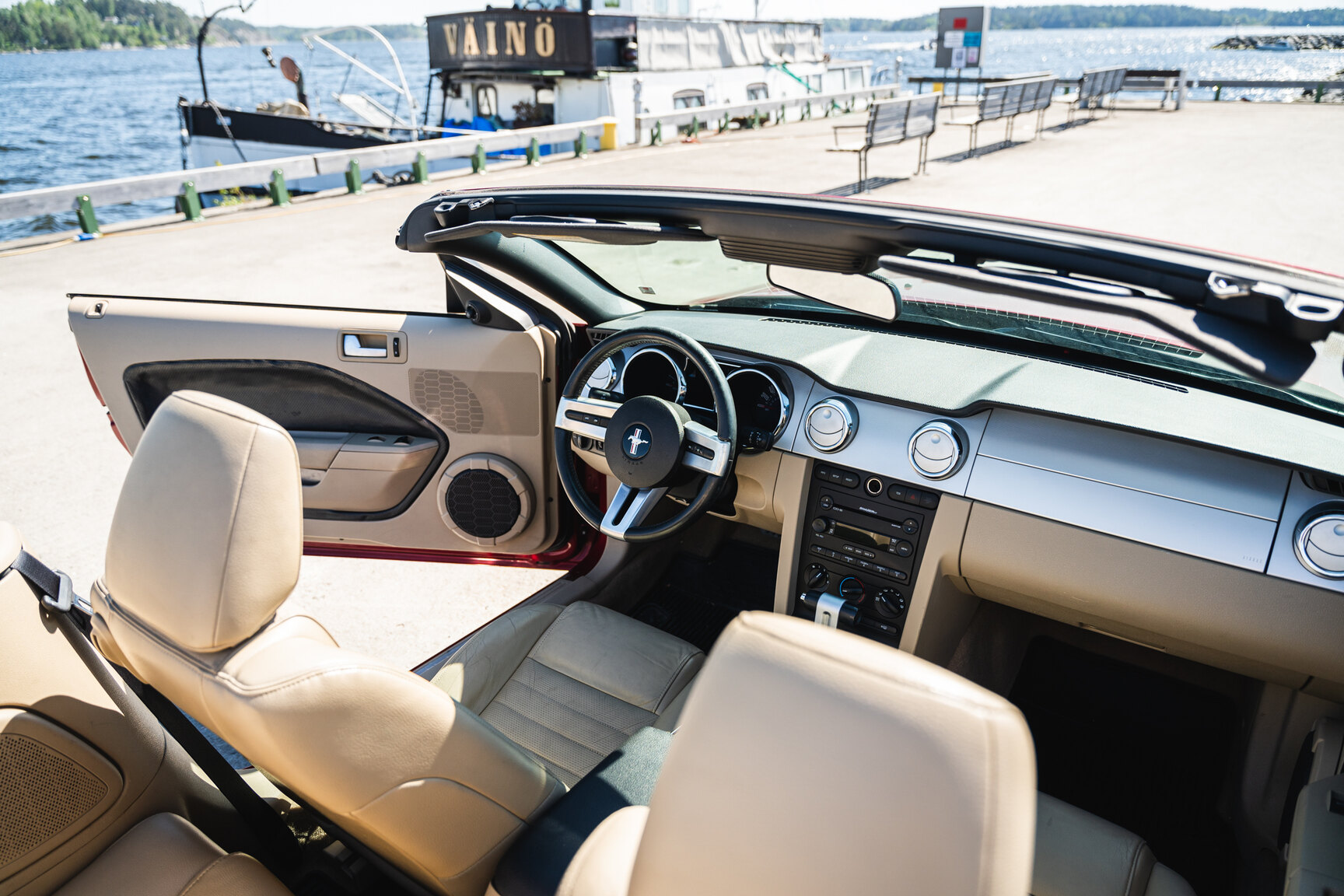 Interior image of 2005 Ford Mustang GT Cabriolet