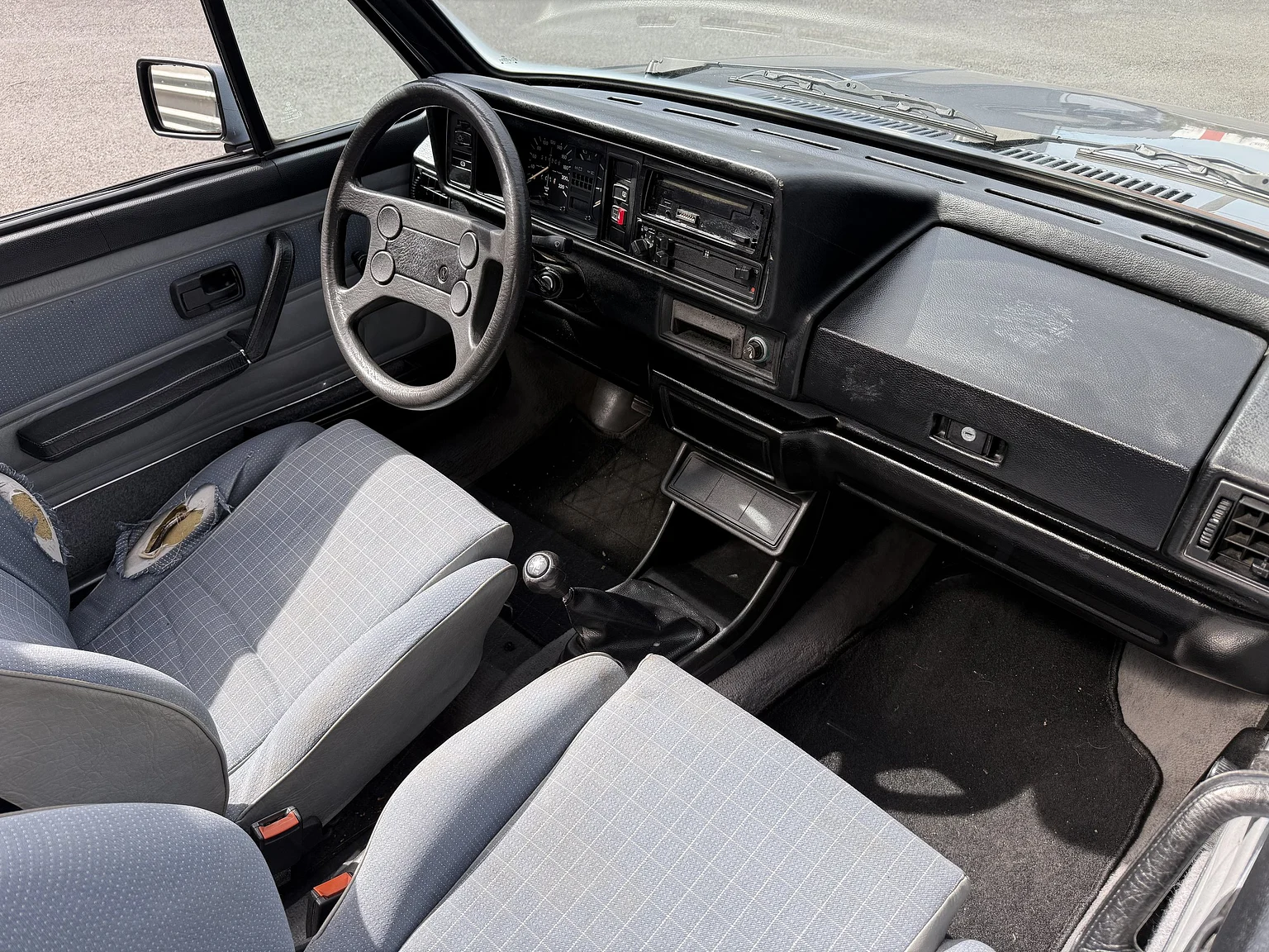 Innenraumfoto von 1987 VW Golf Cabriolet (20)