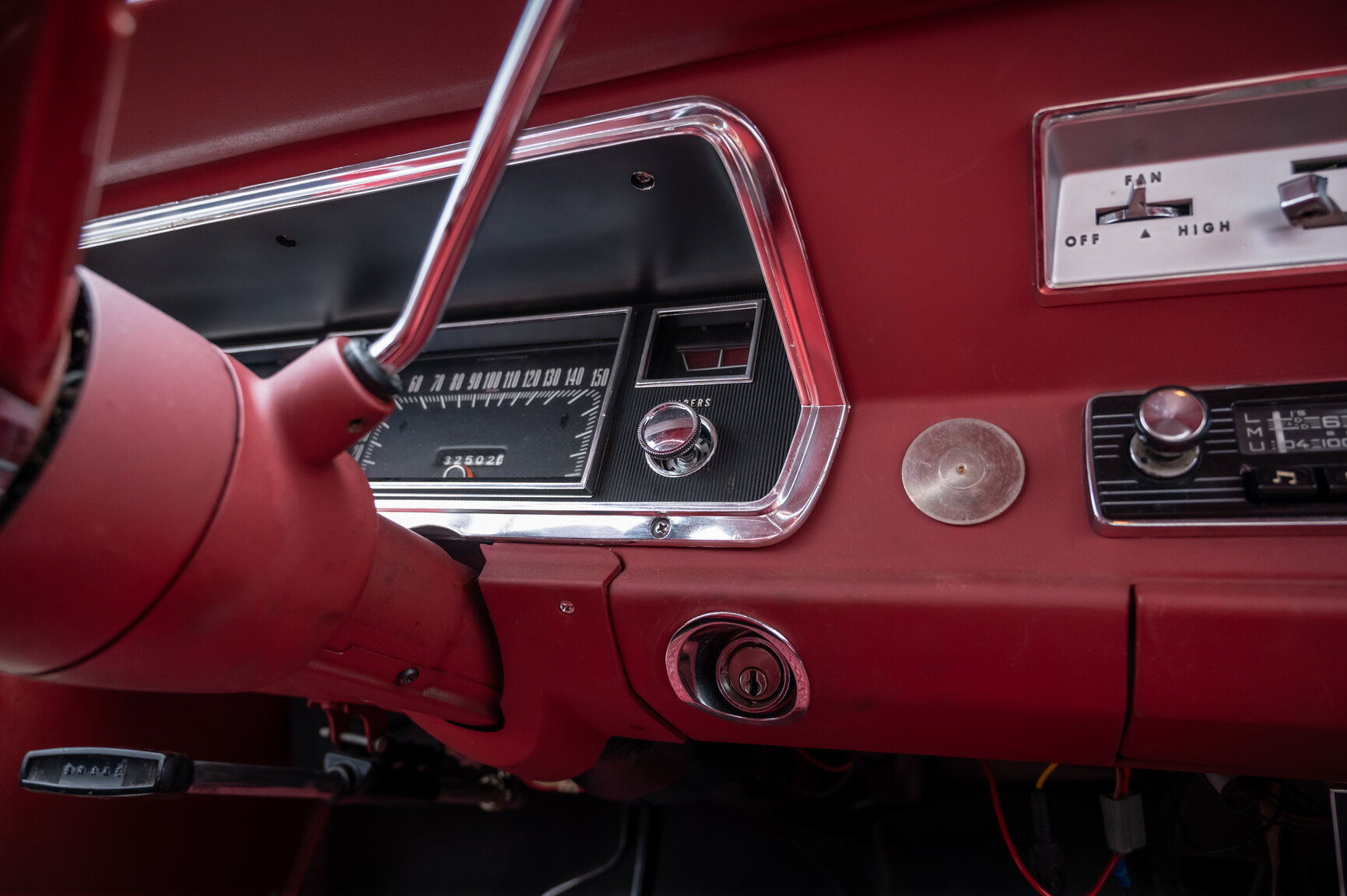 Interiörbild 1967 Plymouth Valiant V 100 Sedan