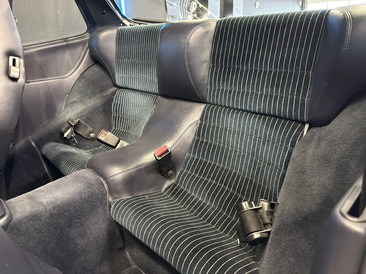 Interior image of 1989 Porsche 944 2.7 (41)
