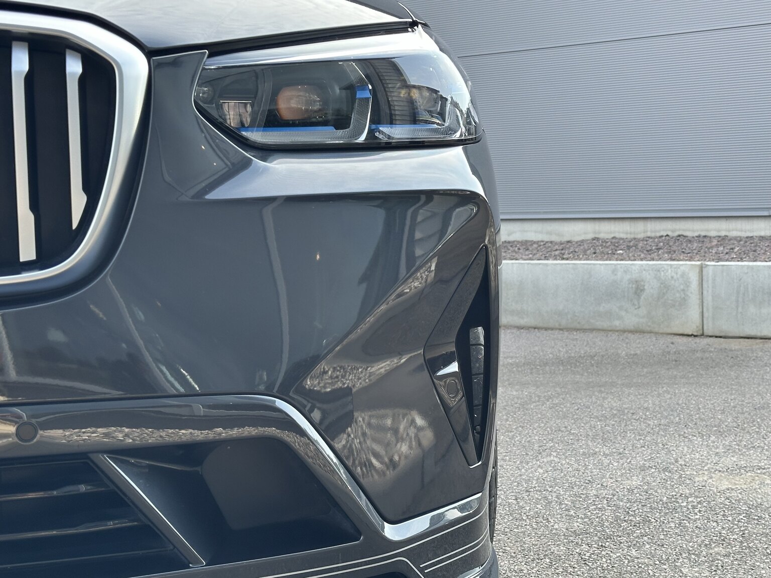 Exterior image of 2022 ALPINA XD3