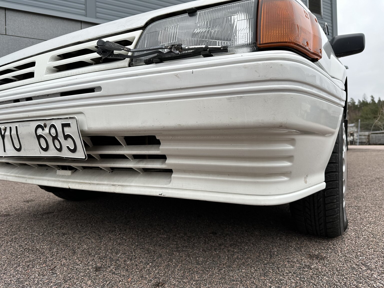Exteriörbild på 1988 Nissan Sunny (27)