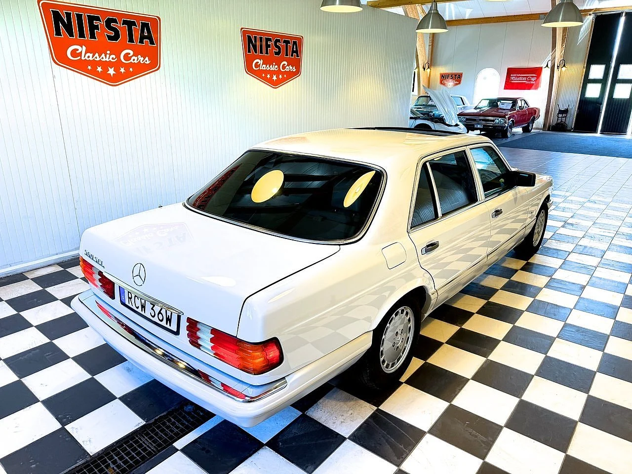 Bild von 1991 Mercedes-Benz S560 (33)