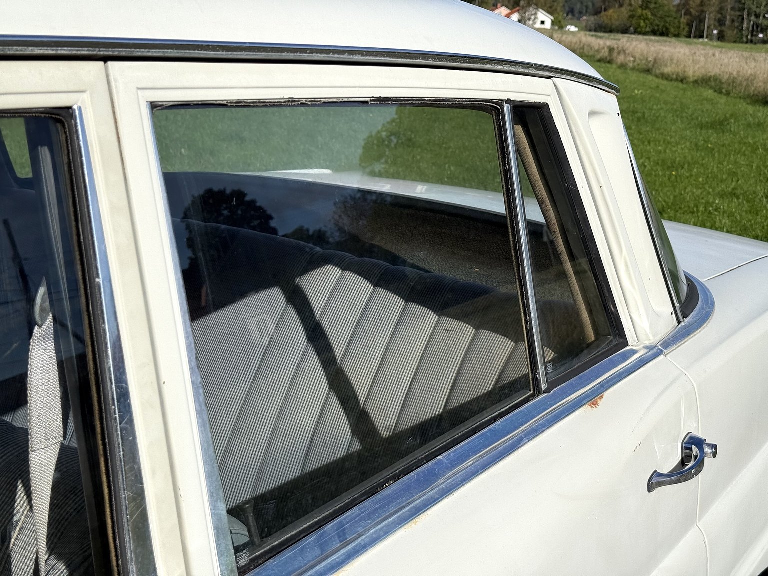 Exteriörbild på 1967 Mercedes-Benz 200