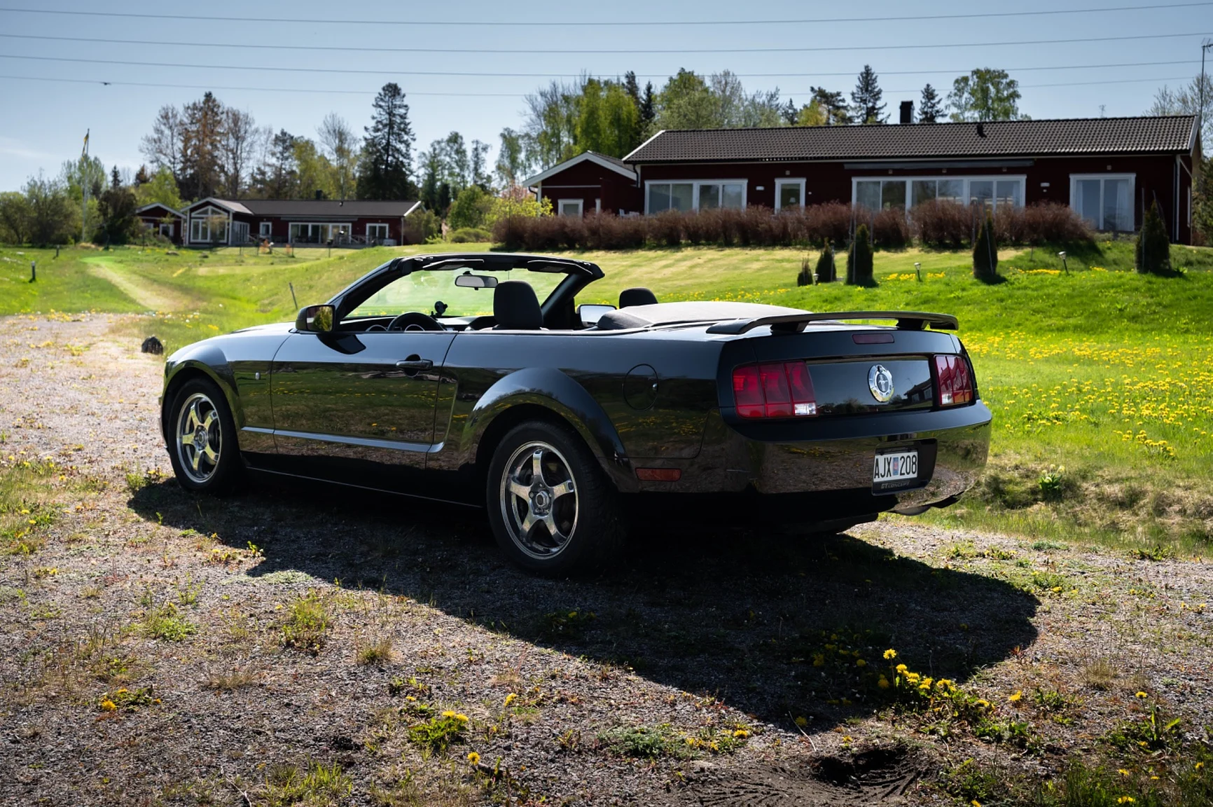 Exterior image of 2006 Ford Mustang Convertible (12)