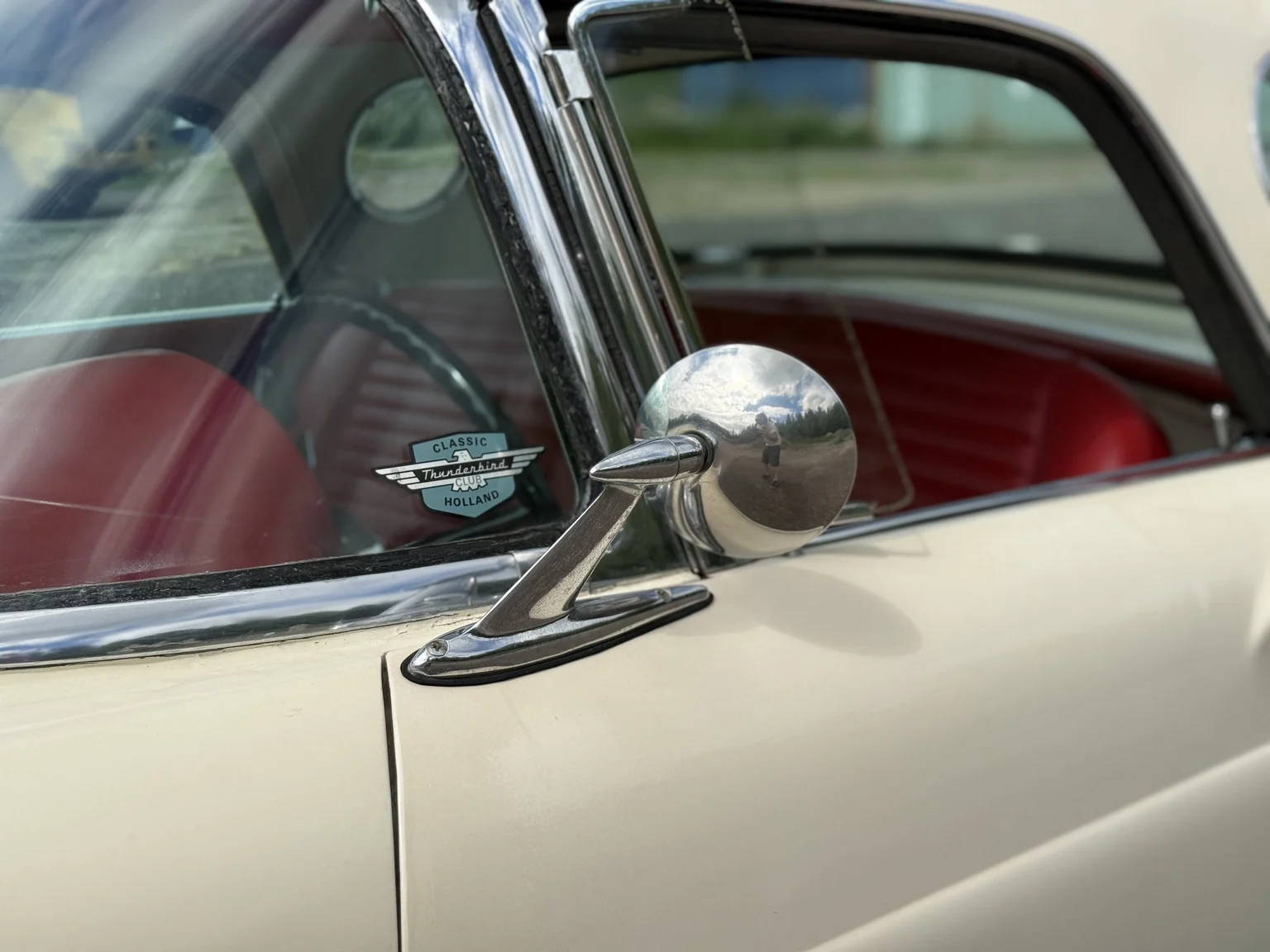 Exteriörbild på 1957 Ford Thunderbird (37)