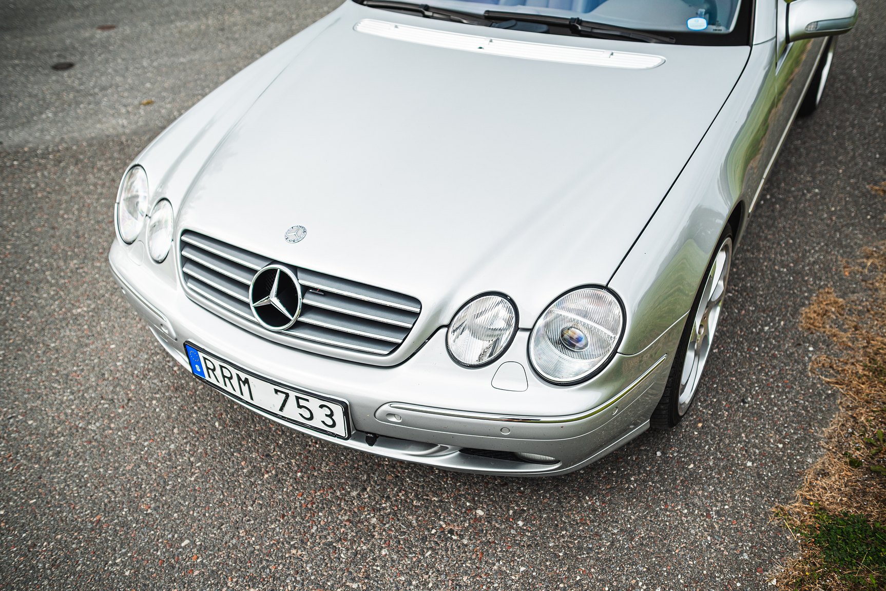Exterior image of 2000 Mercedes-Benz CL 500