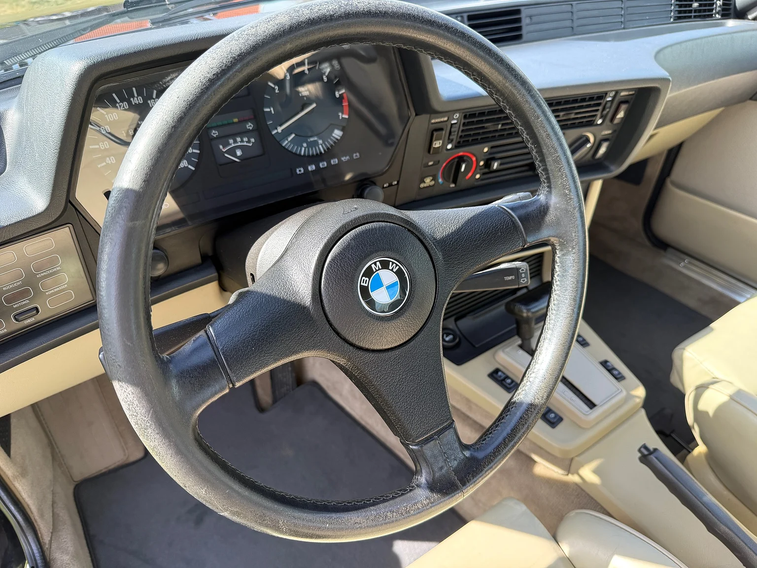 Innenraumfoto von 1985 BMW 635 CSiA (E24) (2)