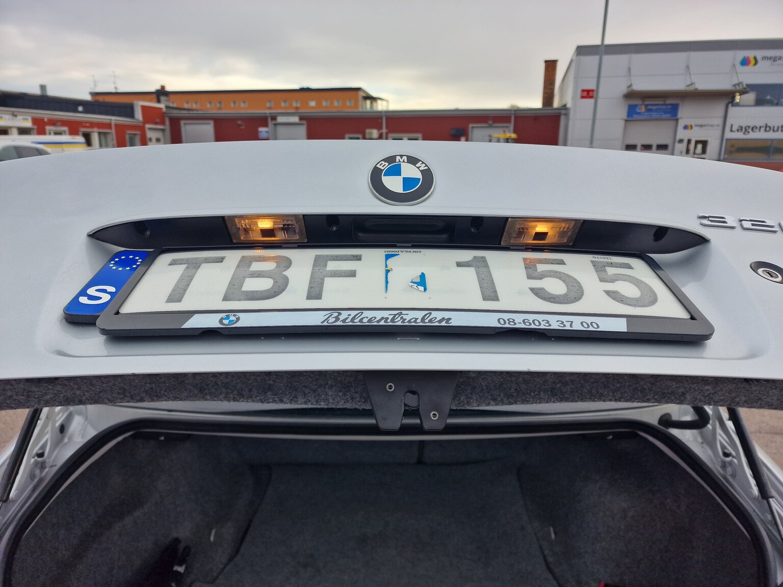 Exterior image of 2002 BMW 320Ci