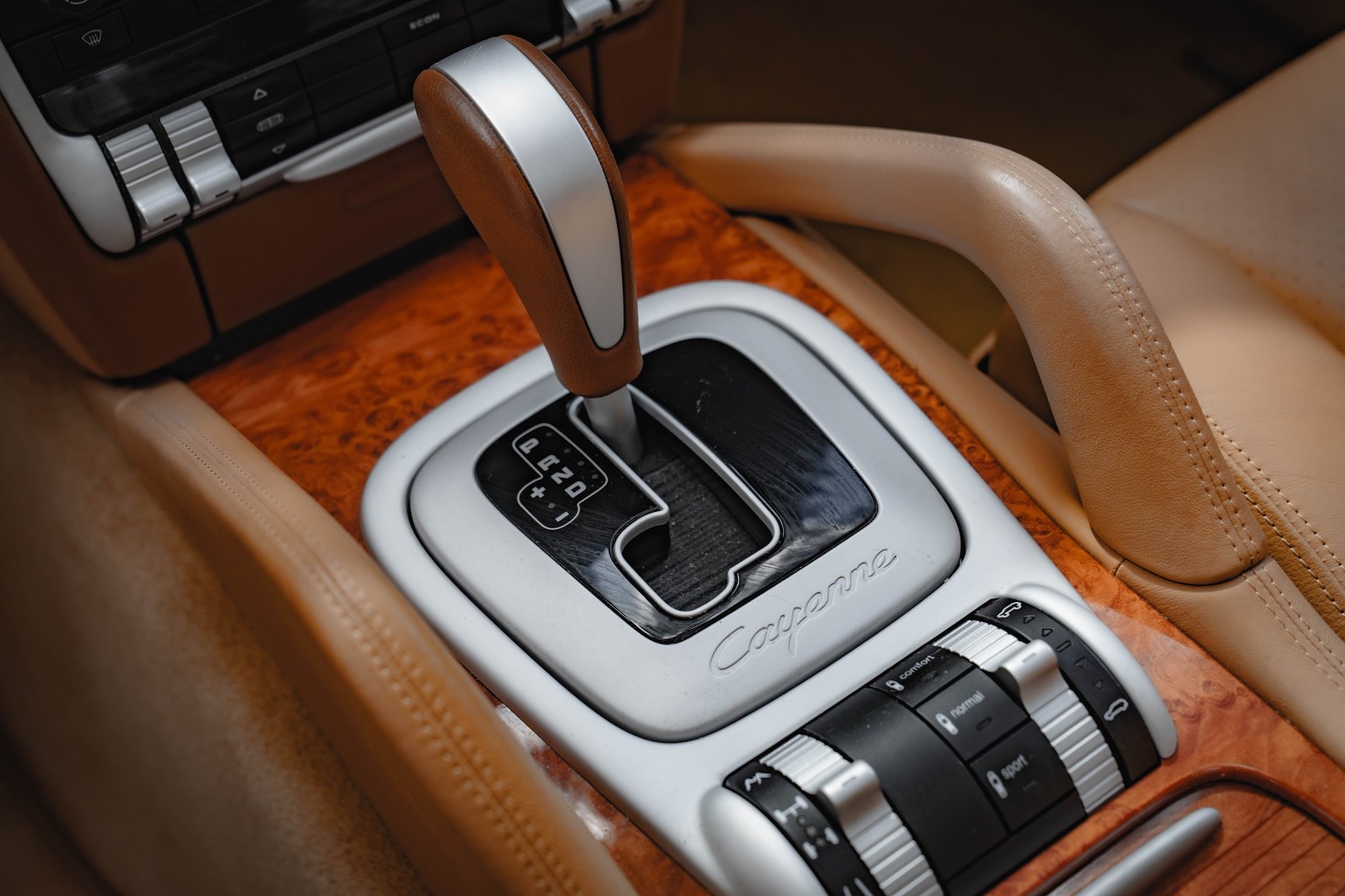 Interior image of 2005 Porsche Cayenne Turbo WLS