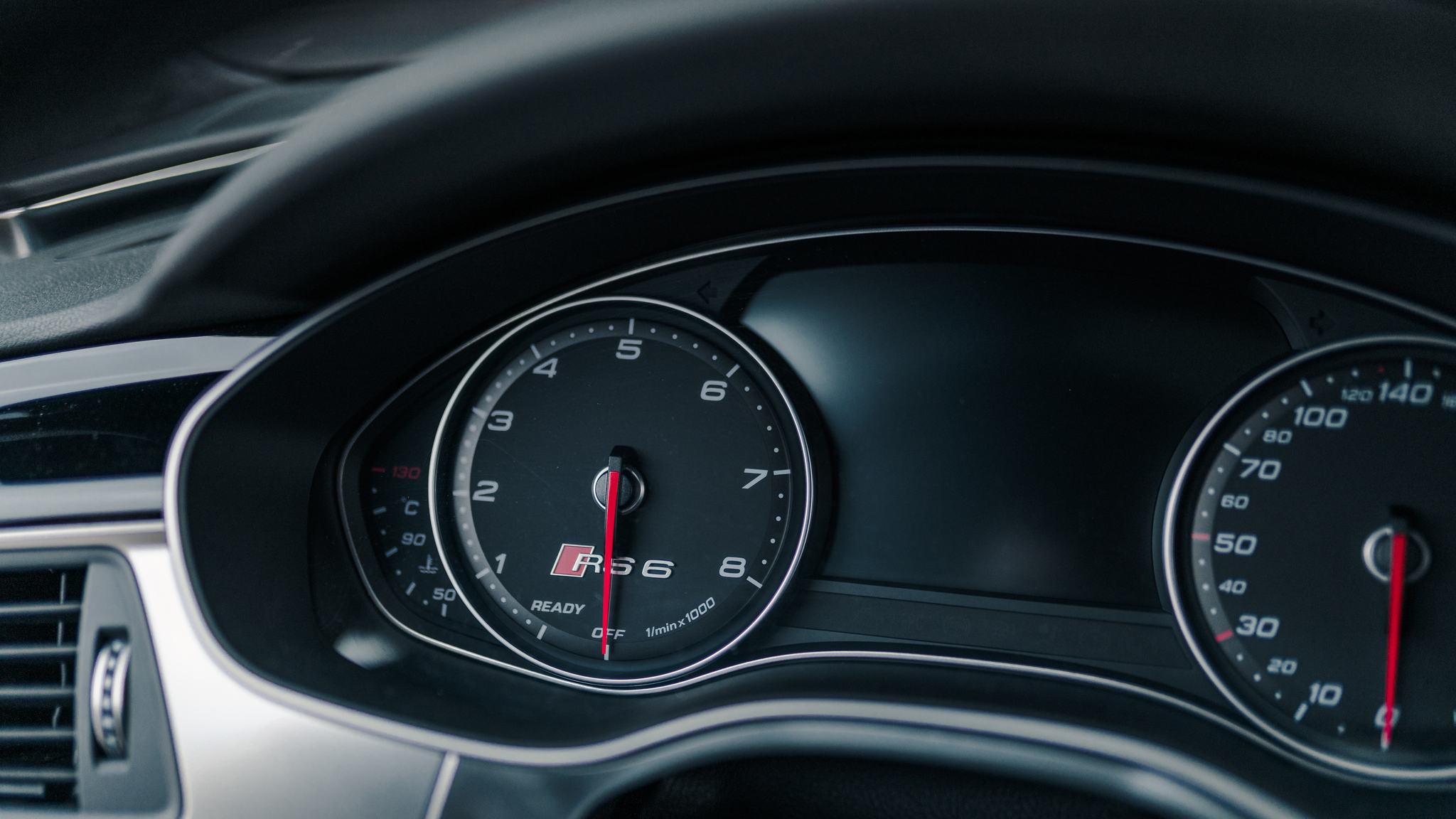 Interior image of 2016 Audi RS6 Avant Exclusive (22)