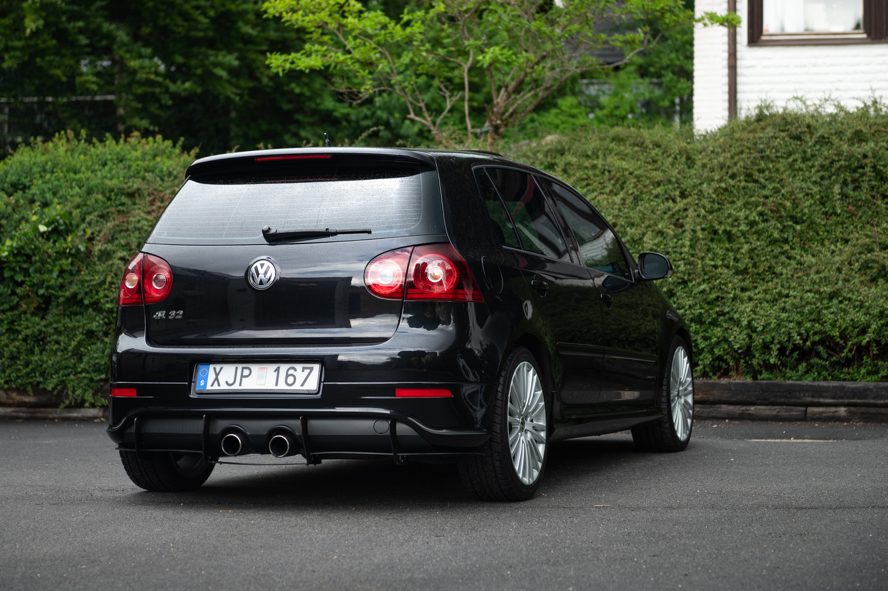 Exterior image of 2006 Volkswagen Golf R32