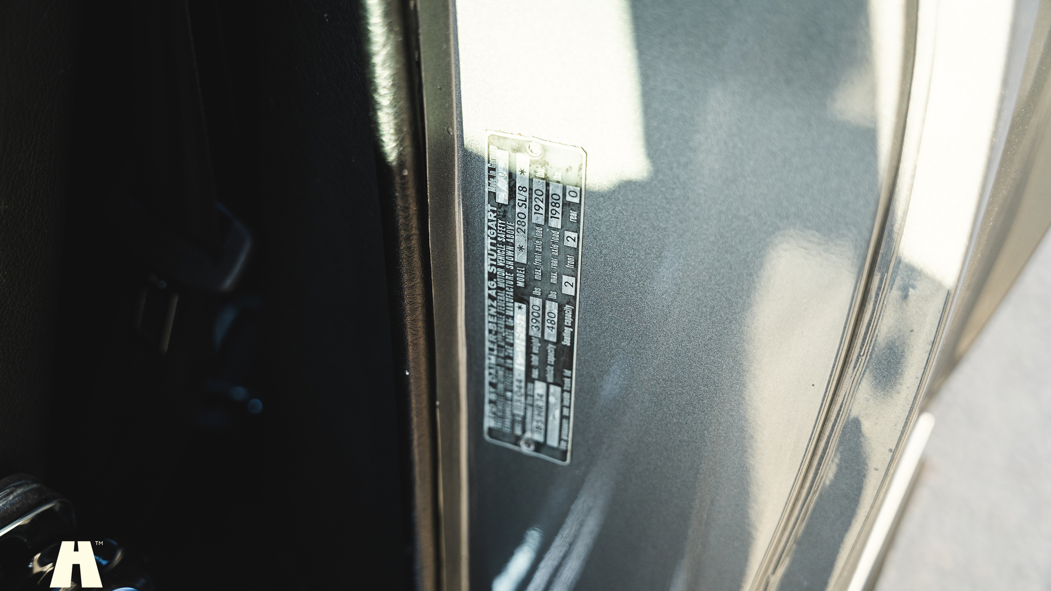 Interior image of 1970 Mercedes 280 SL Pagoda (46)