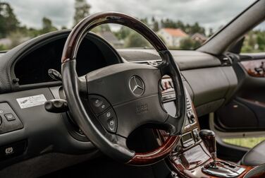 Interior image of 2002 Mercedes-Benz CL 600